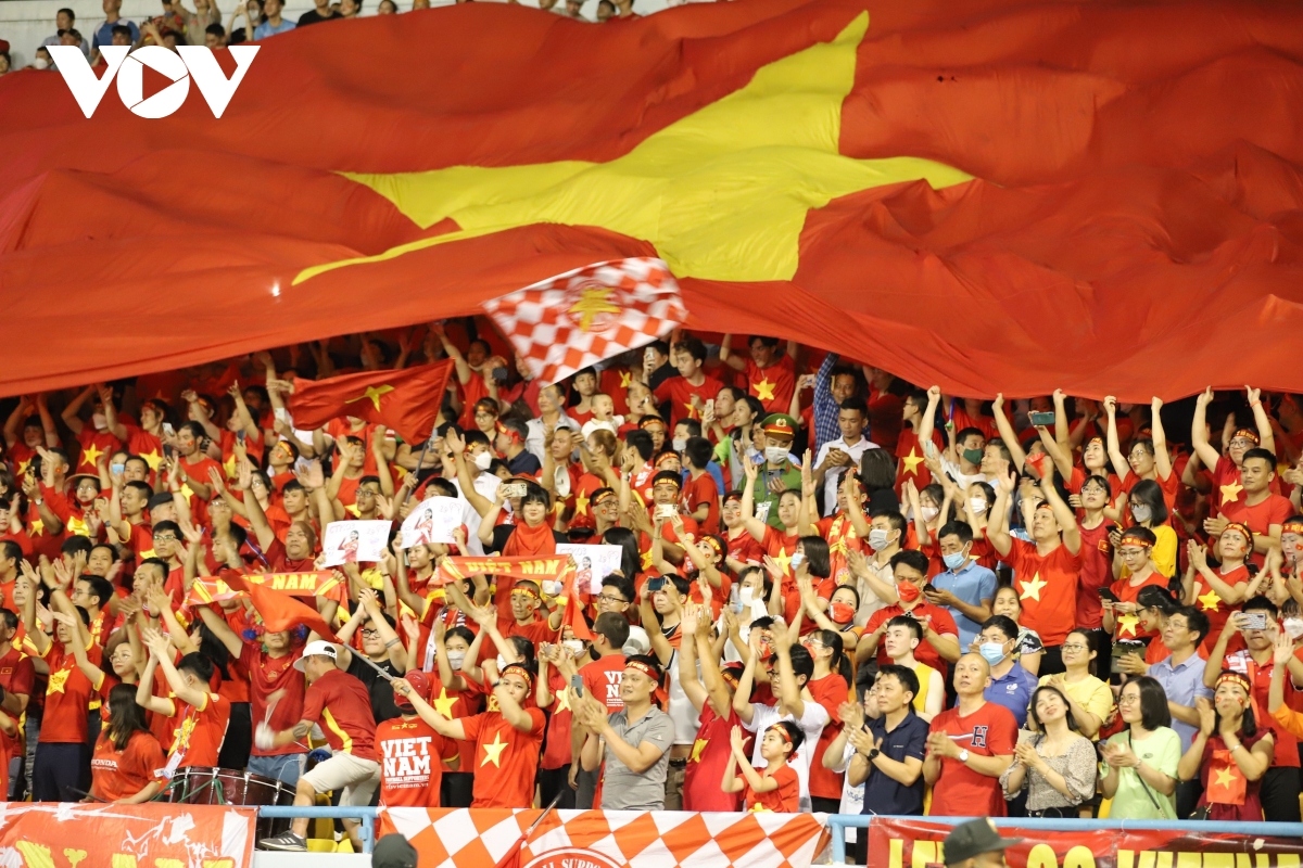 Đội tuyển bóng đá nữ Việt Nam giành Huy chương vàng SEA Games, người hâm mộ phấn khích